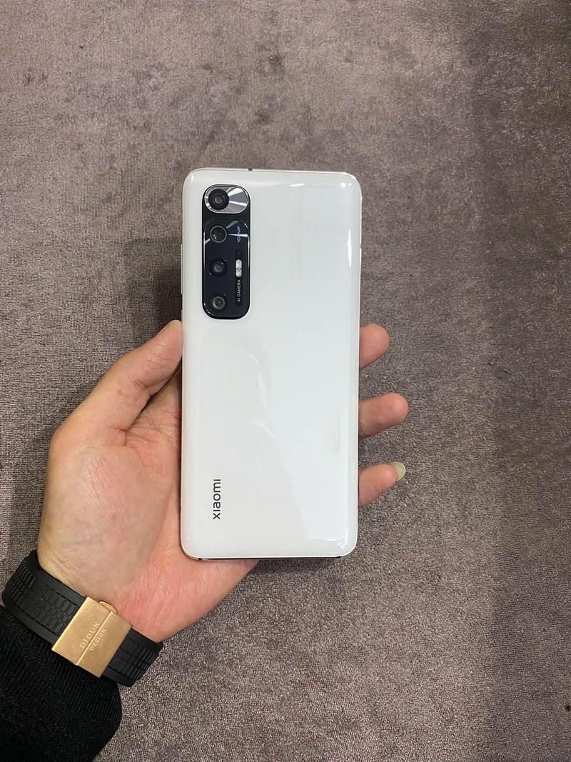 小米10s为何采用曲面屏而非直屏,是成本还是游戏体验考量?