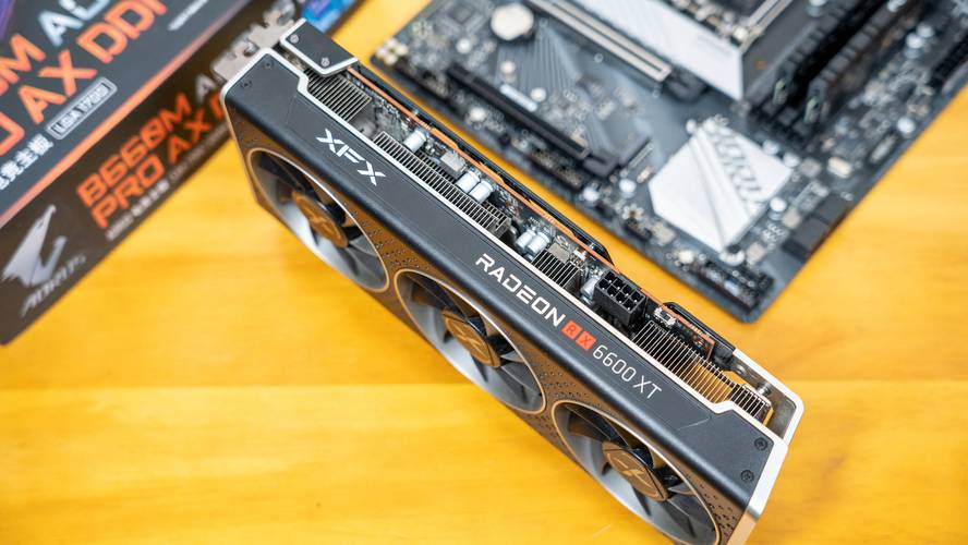 技嘉b560m加i511400f配什么显卡