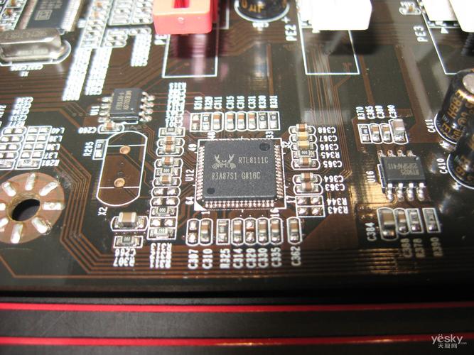 斯巴达克黑潮BI『5』00主板和哪个CPU,显卡搭配比较好