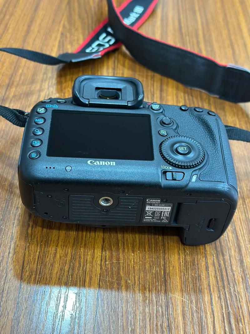 佳能5D3什么时候上市,跟5D2比有什么改进,价位在多少