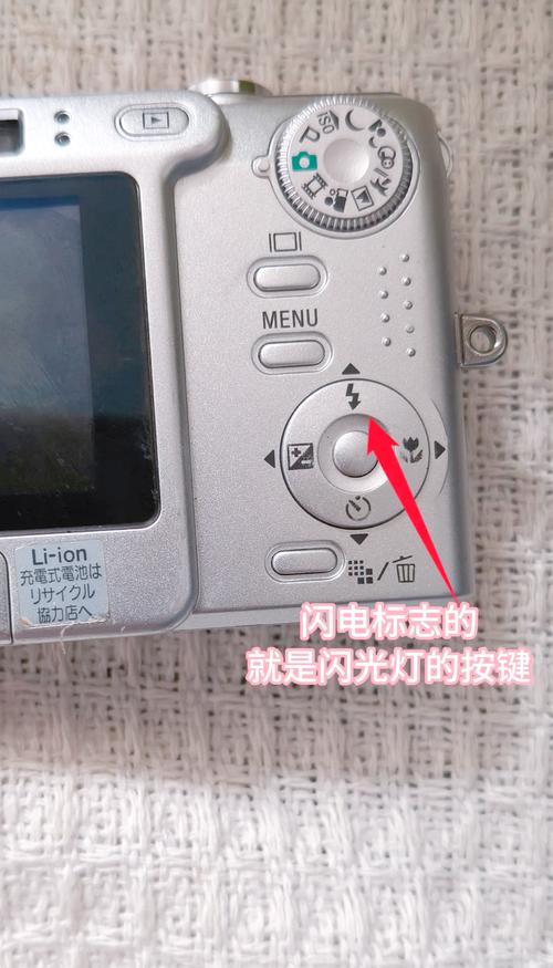 索尼DSC-T300相机闪光灯强制打开但是也不亮?急!