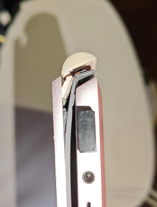 笔记本转轴外壳翘起多少钱修戴尔笔记本g3?