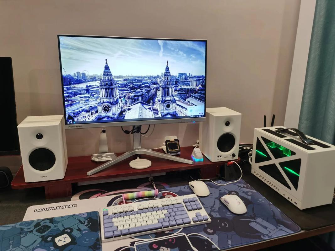 电脑一开机,机箱就呜呜响,一会儿就不响了,为什么