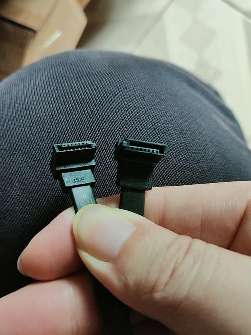 电脑硬盘线在哪电脑硬盘线是哪一根