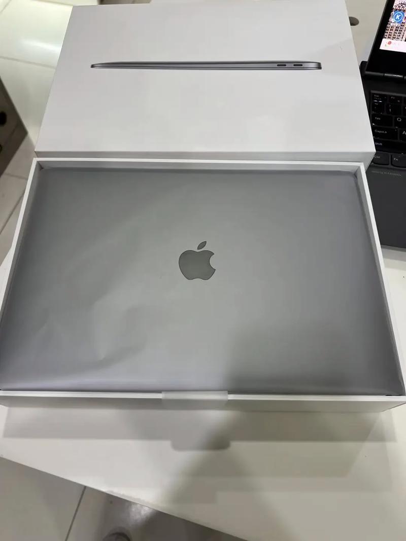 苹果电脑盒子有些什么苹果电脑旁边的小盒子是干什么的