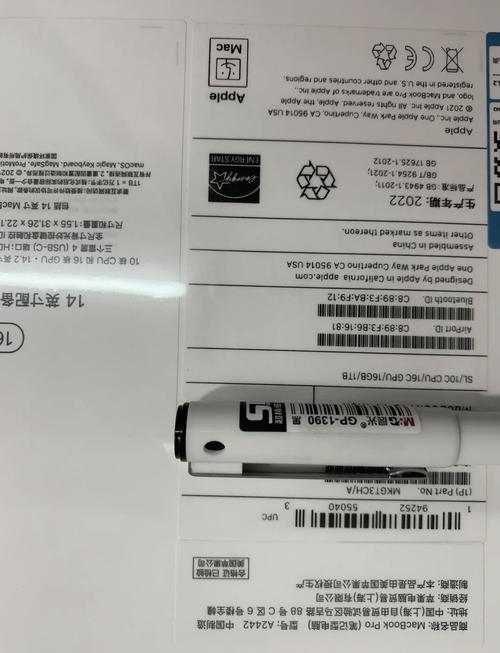 苹果笔记本白盒封条在哪个位置