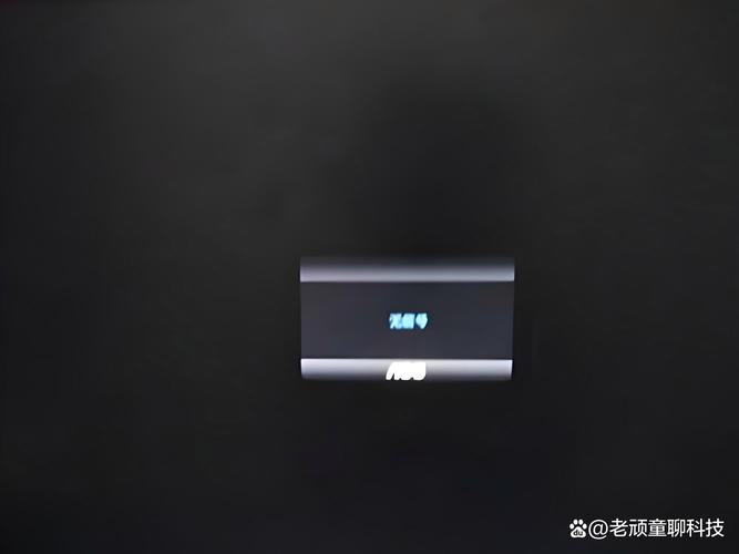 电脑运行正常,显示器无信号黑屏