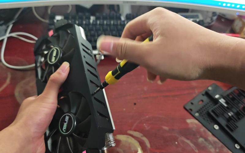 华硕b460m怎么取显卡