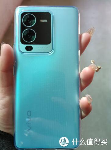 iqoo10是三星屏幕吗