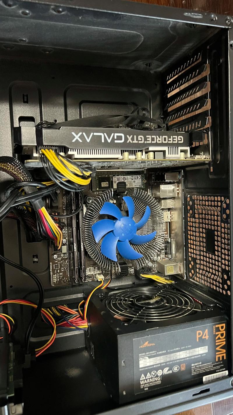 电脑主机开机电源风扇声音大还有主机漏电。怎么办?