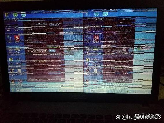 电脑每次开机进系统后都会花屏一会