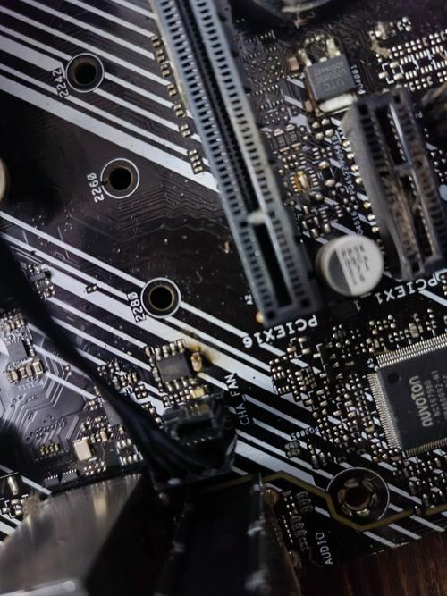 电脑里的主板坏了会有什么反映