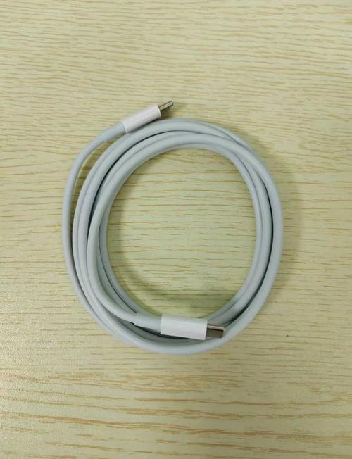 苹果电脑充一次电用半天正常吗