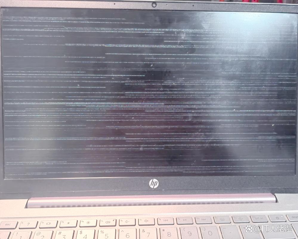 惠普电脑开机黑屏屏幕一闪一闪电脑显示屏一闪一闪的然后又黑屏