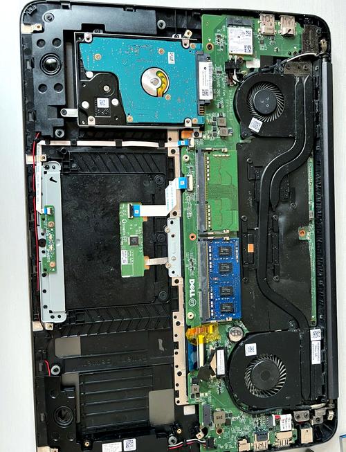 戴尔灵越5567怎么加固态硬盘?