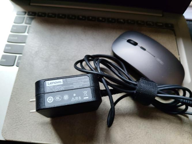 联想小新电脑的数据线是什么样的接口?