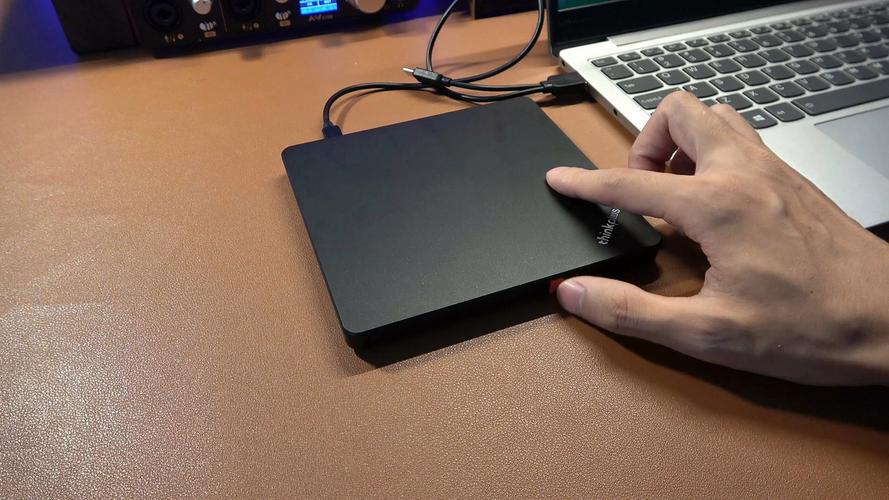 笔记本电脑的光驱怎么打开?