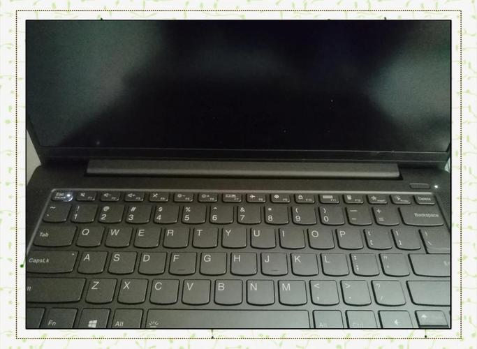 笔记本电脑黑屏但电源键亮着