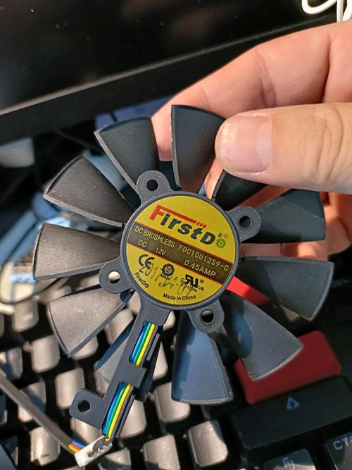 一个风扇的显卡和两个风扇的显卡有什么区别么,就散热快么?