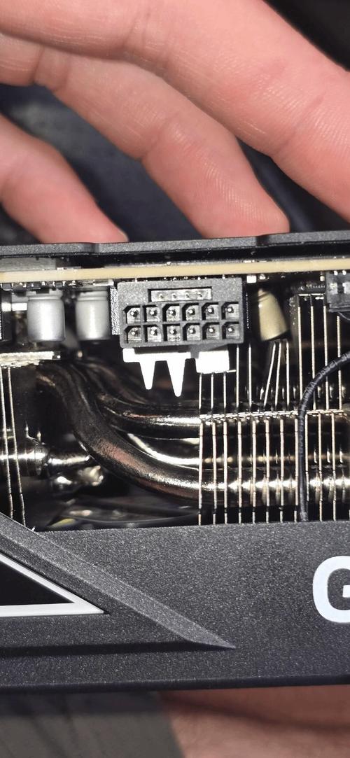 显卡掉了个电容