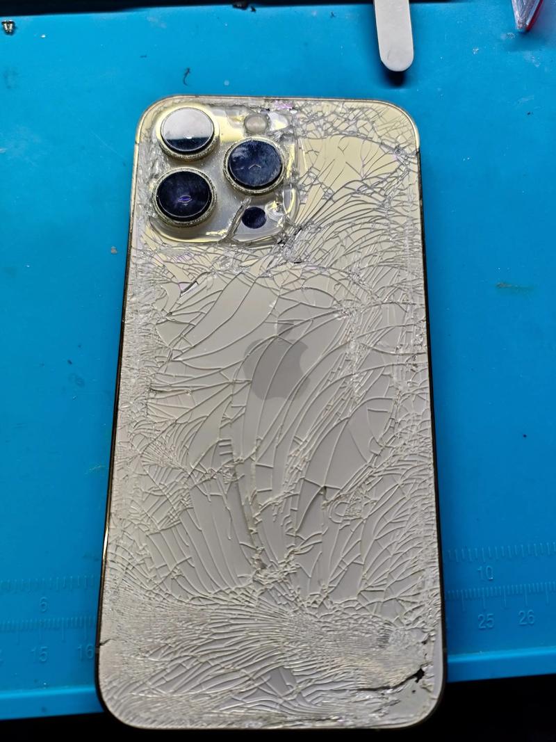 换苹果手机屏幕摔碎了需要价钱