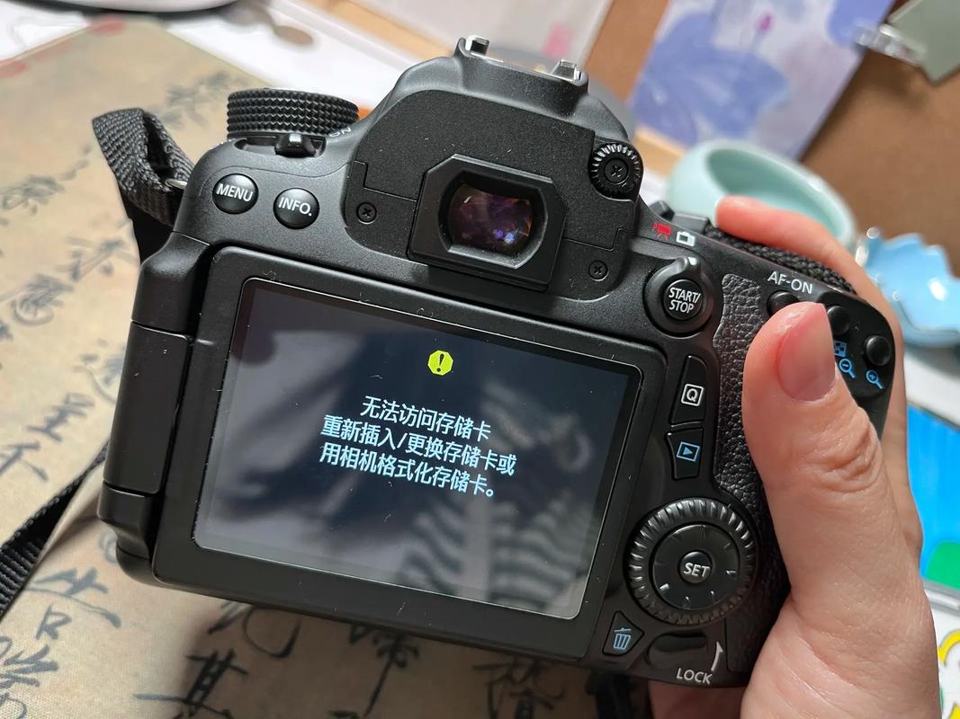 佳能r50照相机一定要内存卡吗