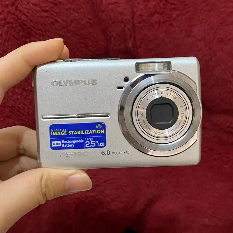 奥林巴斯fe190内存卡在哪里