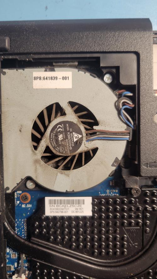 惠普笔记本风扇在哪里