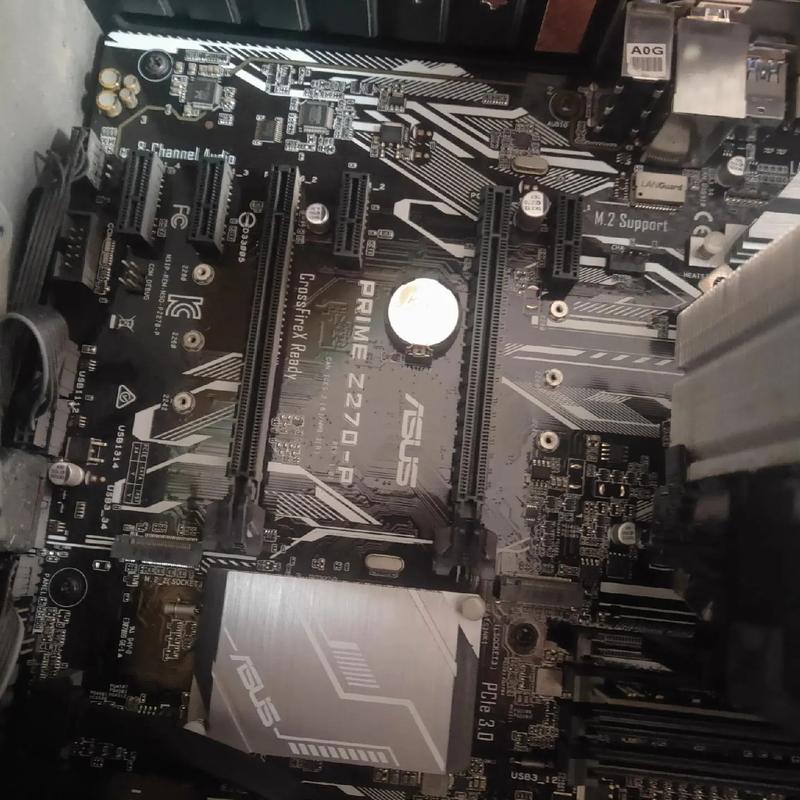 笔记本的主板烧了,过了保修期。换主板要多少钱?惠普540