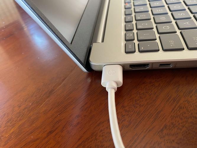 惠普笔记本2230S屏幕太亮怎么调?