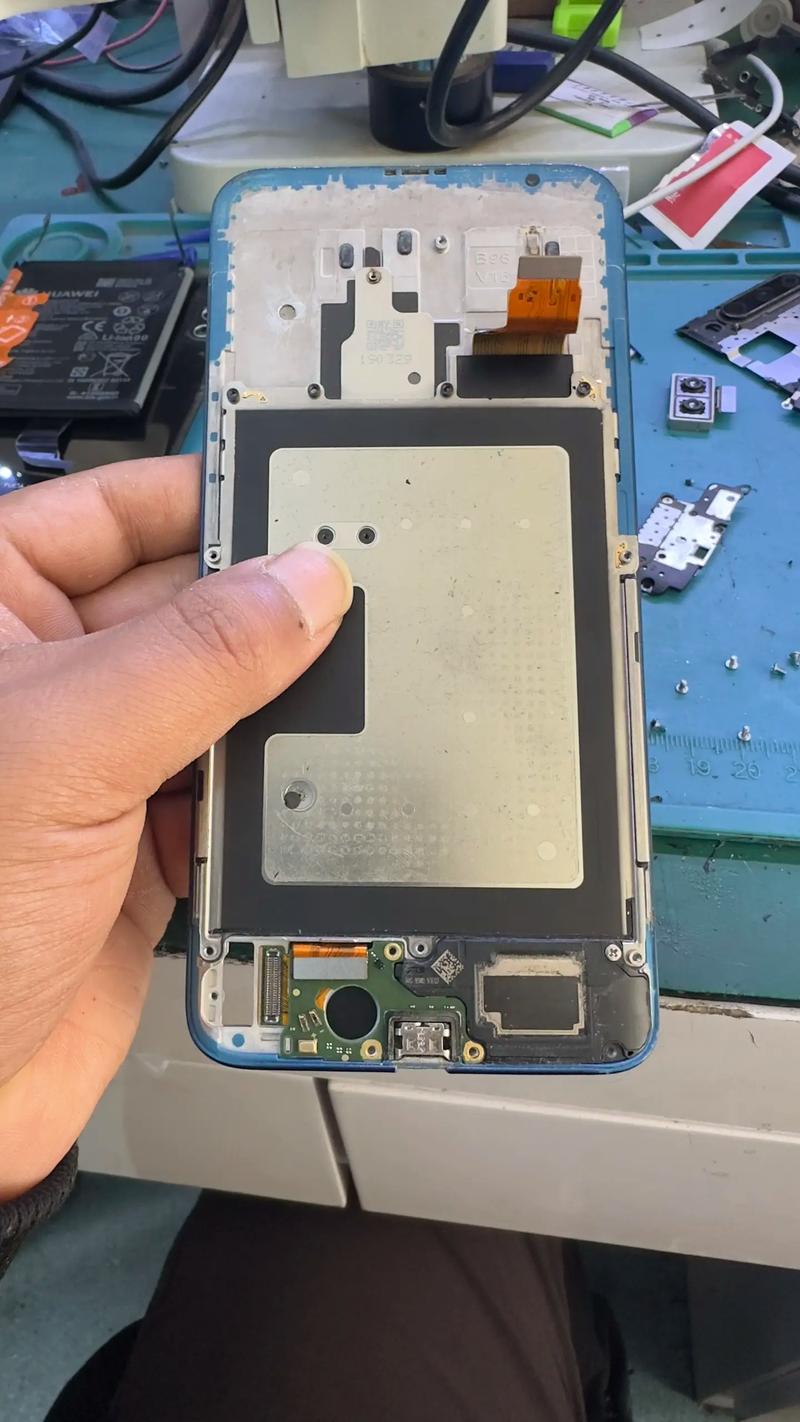 荣耀magic2内外屏碎了到售后维修多少费用呢到底是?惠修一口价不是399...