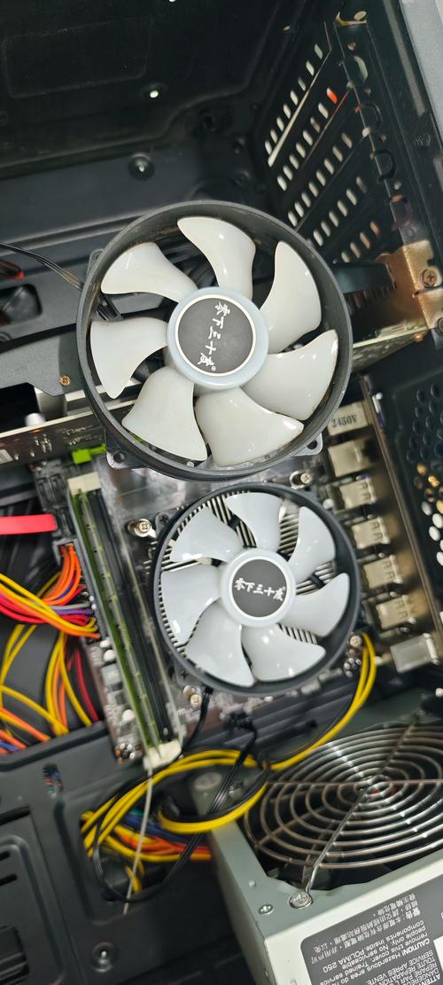 电脑启动了,但是屏幕没显示