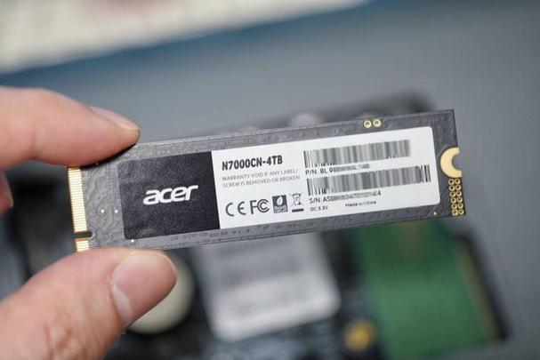 固态硬盘属于c盘吗?