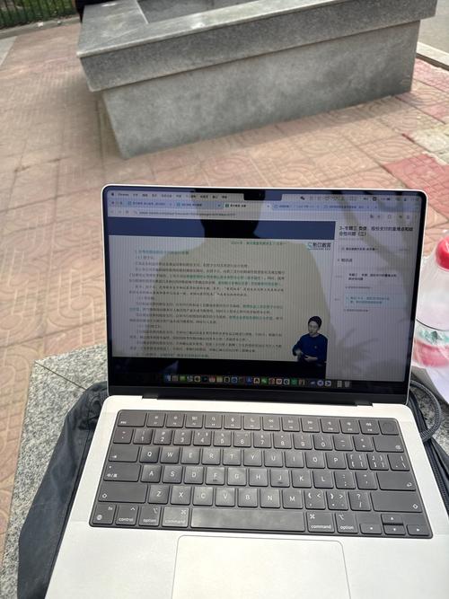 笔记本电脑很烫正常吗?