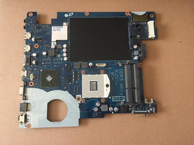 我的三星r428笔记本电脑,换了主板一星期后一天突然黑屏死机了。拔电...