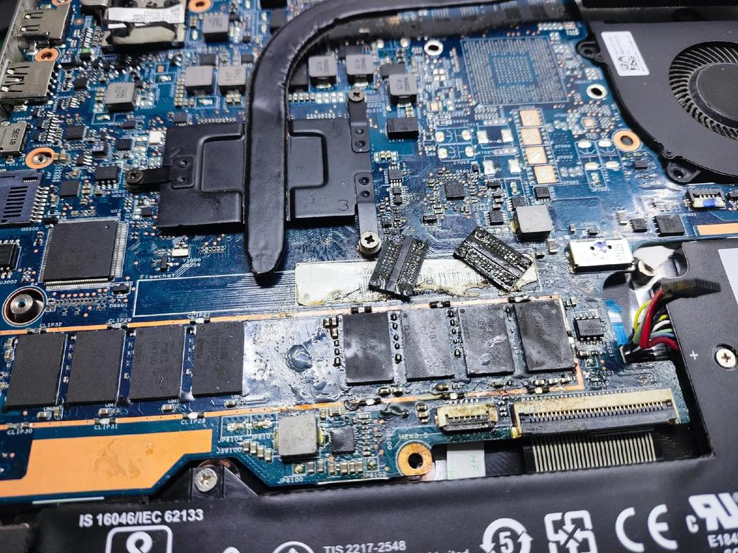 联想小新V4000笔记本怎么拆机安装16G内存条?