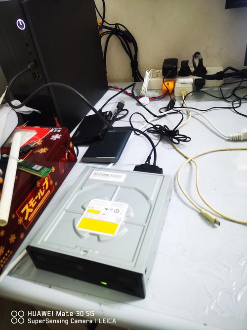 普通的台式电脑光驱能不能刻录光盘?,谢谢!!