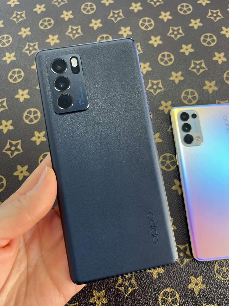 opporeno5和opporeno5pro区别