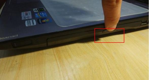 acer如何插入光盘