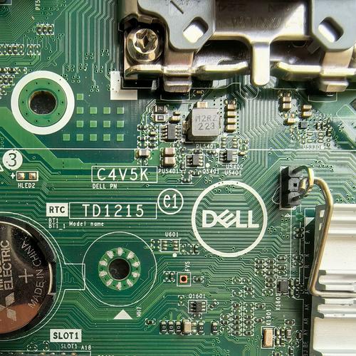 我戴尔笔记本4500买的,用了差不多快一年,主板坏了,拿去卖能卖多少钱...