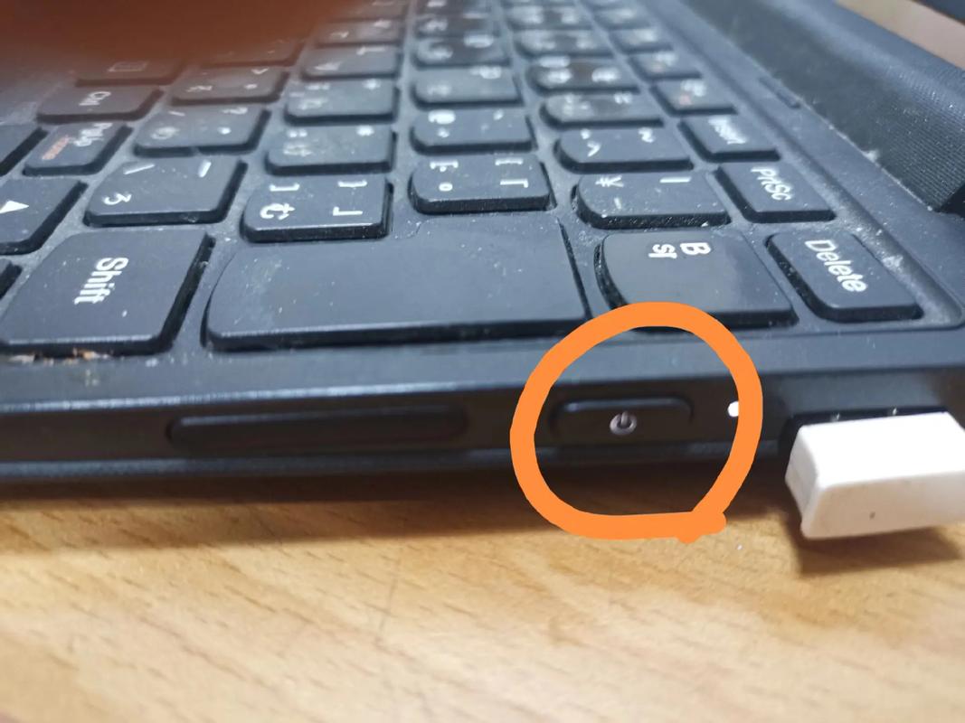 电脑电源键是哪个