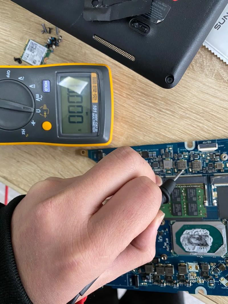 电脑短接也不能开机电脑不开机短接针脚也没反应