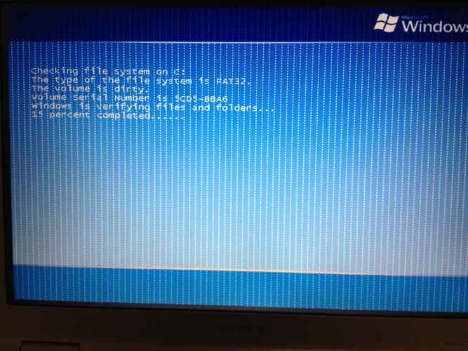 惠普w185q的显示器,昨天把主机拆开了(外壳),清理下灰尘,装回去,显示...