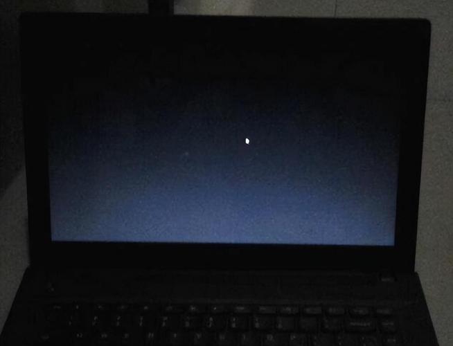 电脑屏幕闪动一会就好了电脑开机显示屏一闪一闪的怎么回事