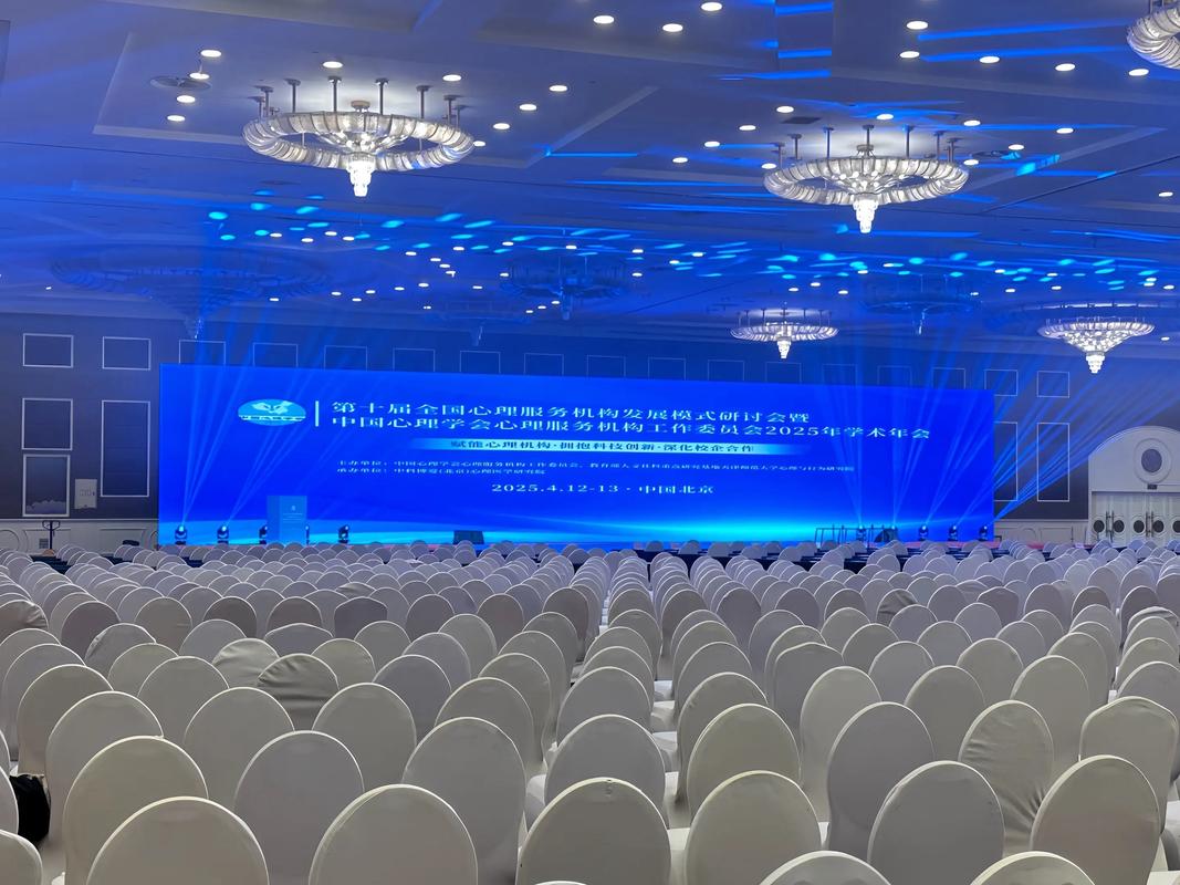 大屏幕监控保持多远可以不被辐射