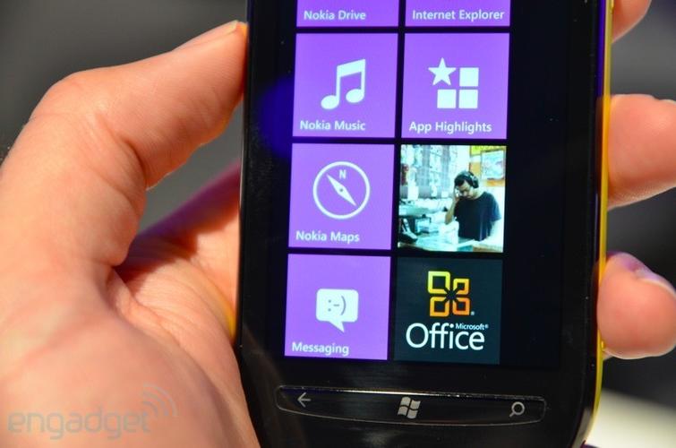 诺基亚710如何进行刷机和连接电脑?