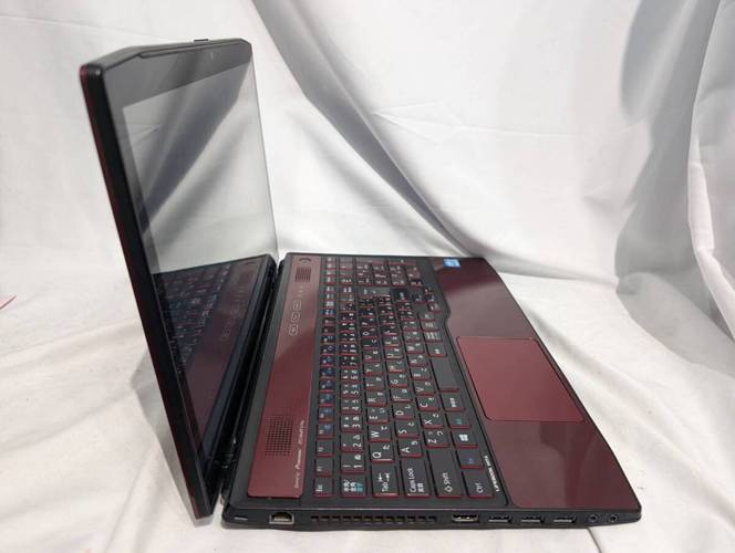 请大家介绍几款比较耐用而又好看点的笔记本电脑。