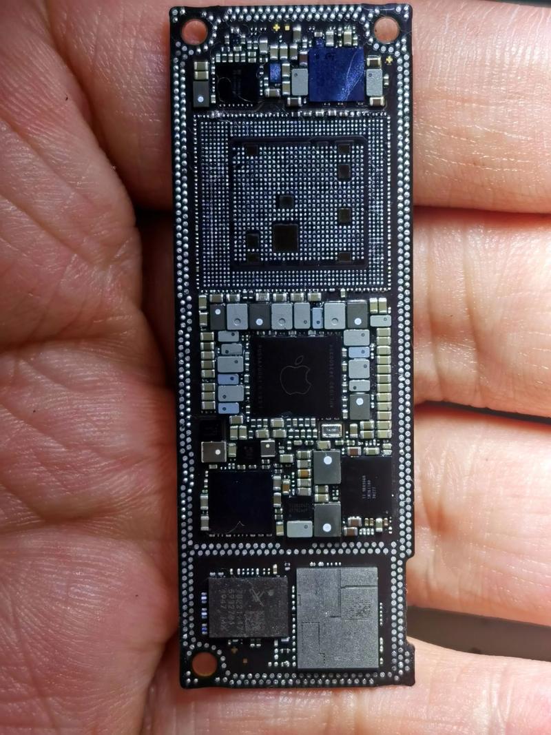 芯片由什么物质组成