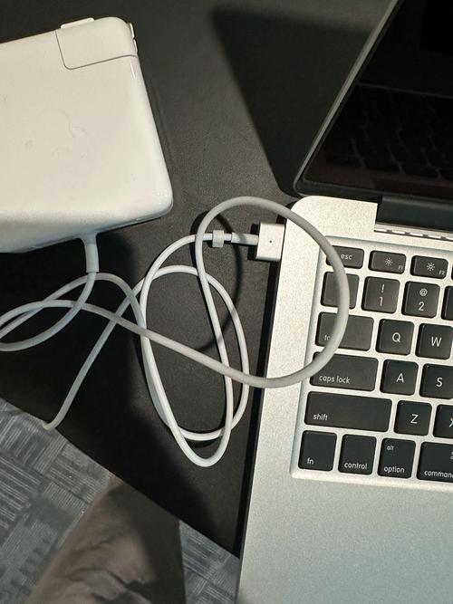 苹果笔记本的交流电源线怎么用
