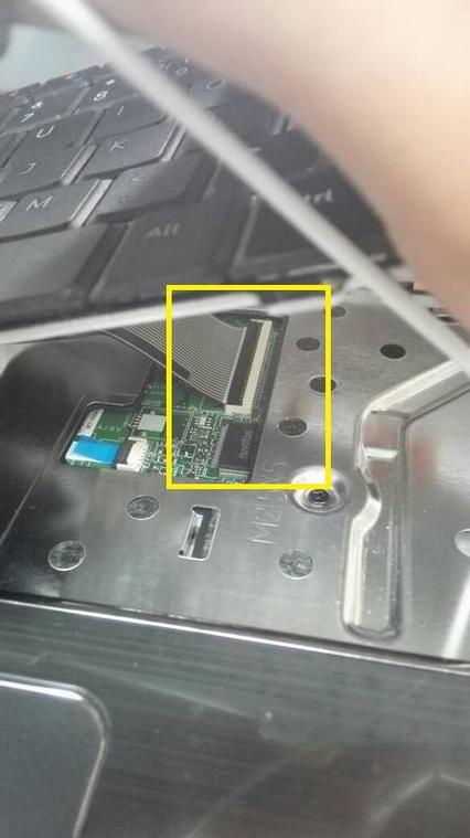 笔记本键盘排线怎么拔出来呢?